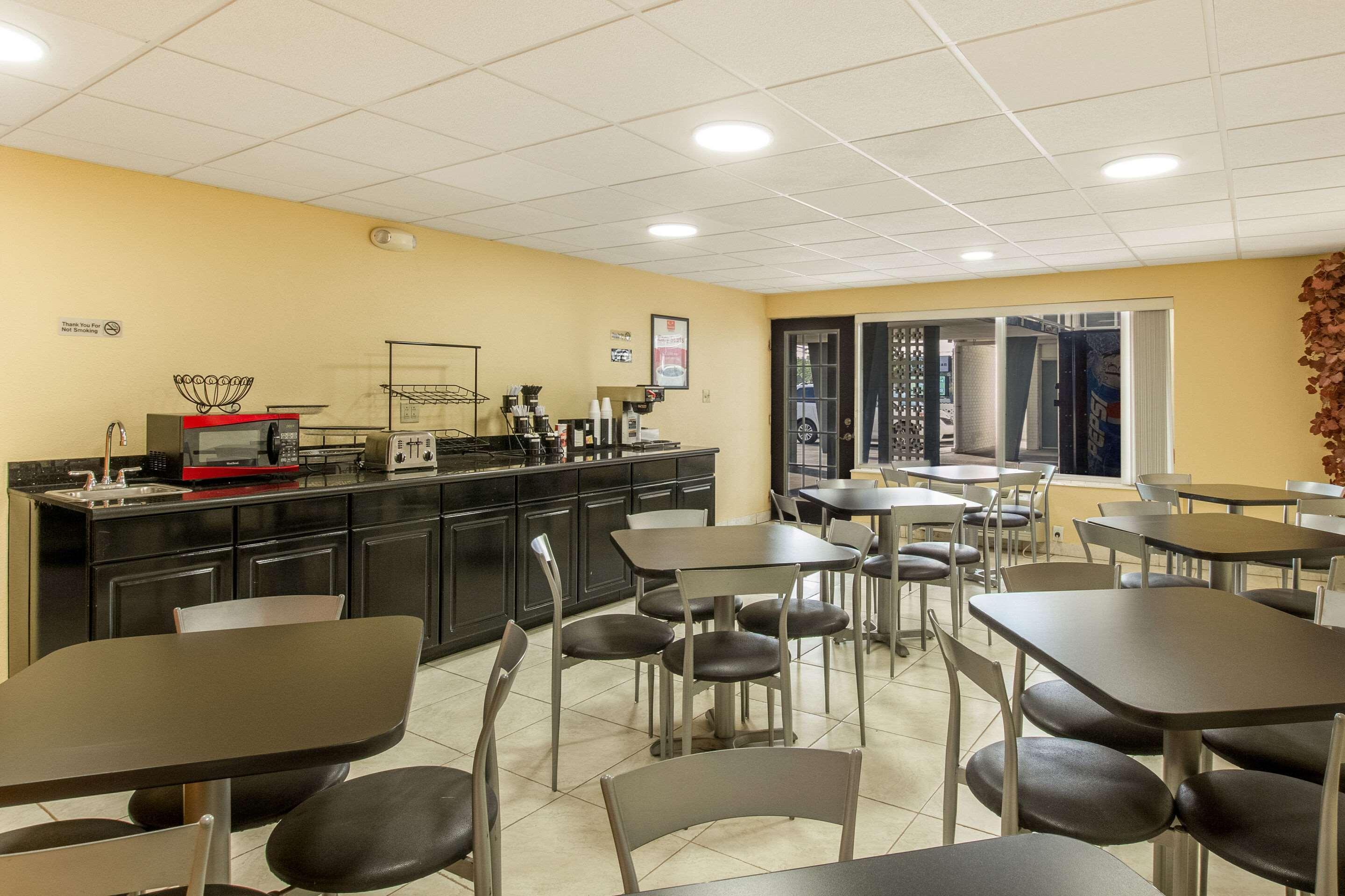 Radcliff Econo Lodge Fort Knox מראה חיצוני תמונה