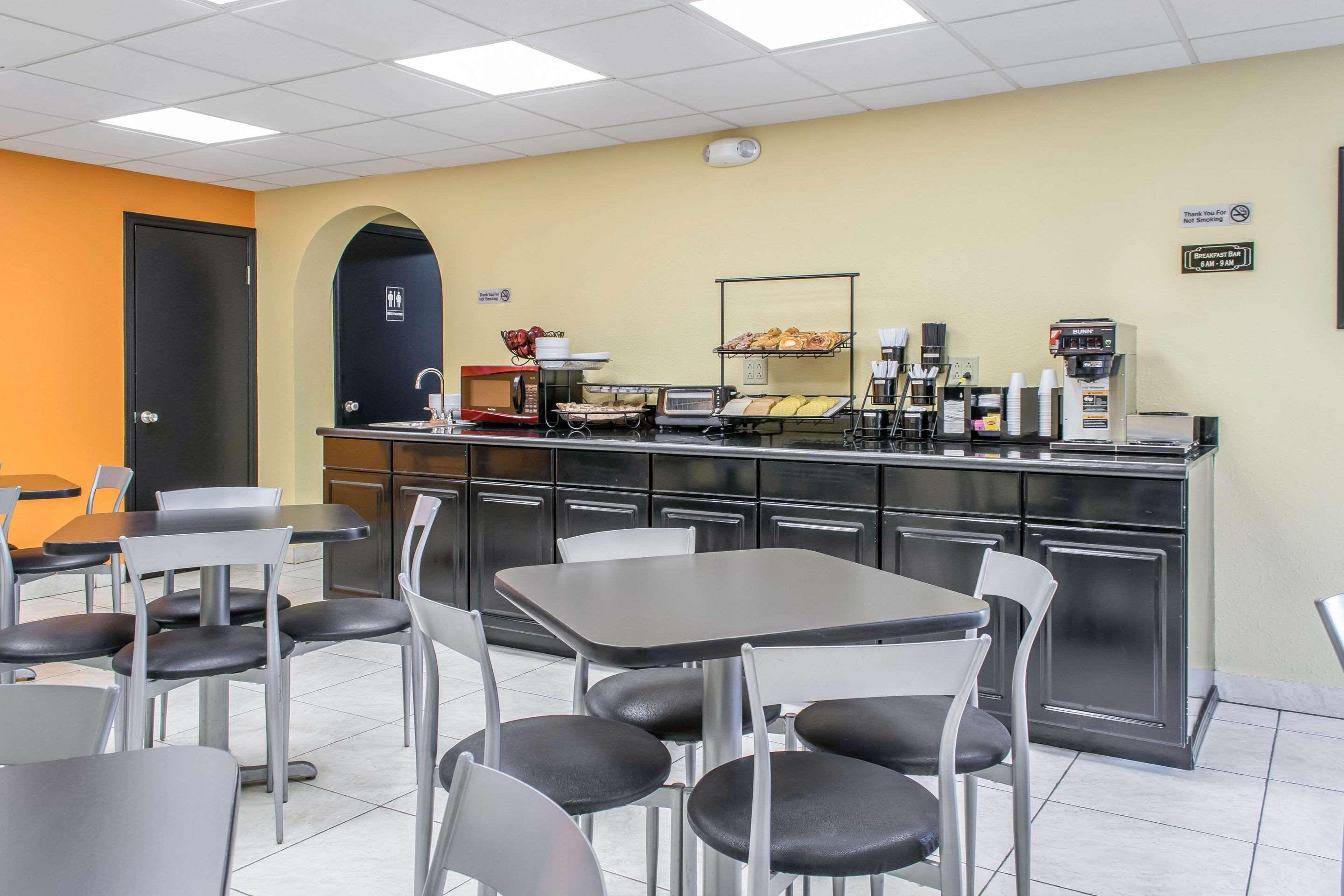 Radcliff Econo Lodge Fort Knox מראה חיצוני תמונה