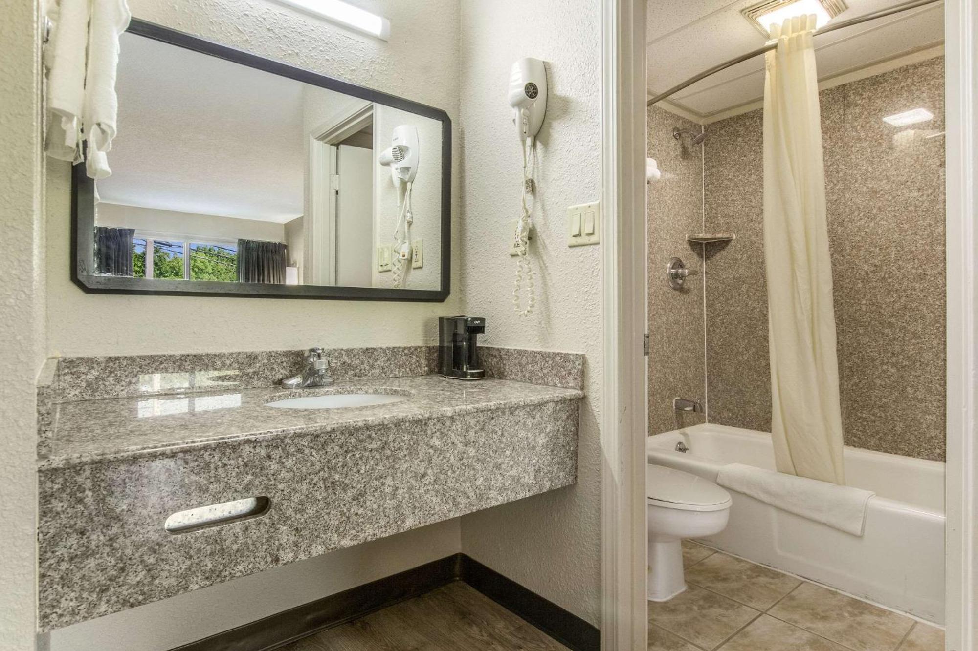 Radcliff Econo Lodge Fort Knox מראה חיצוני תמונה