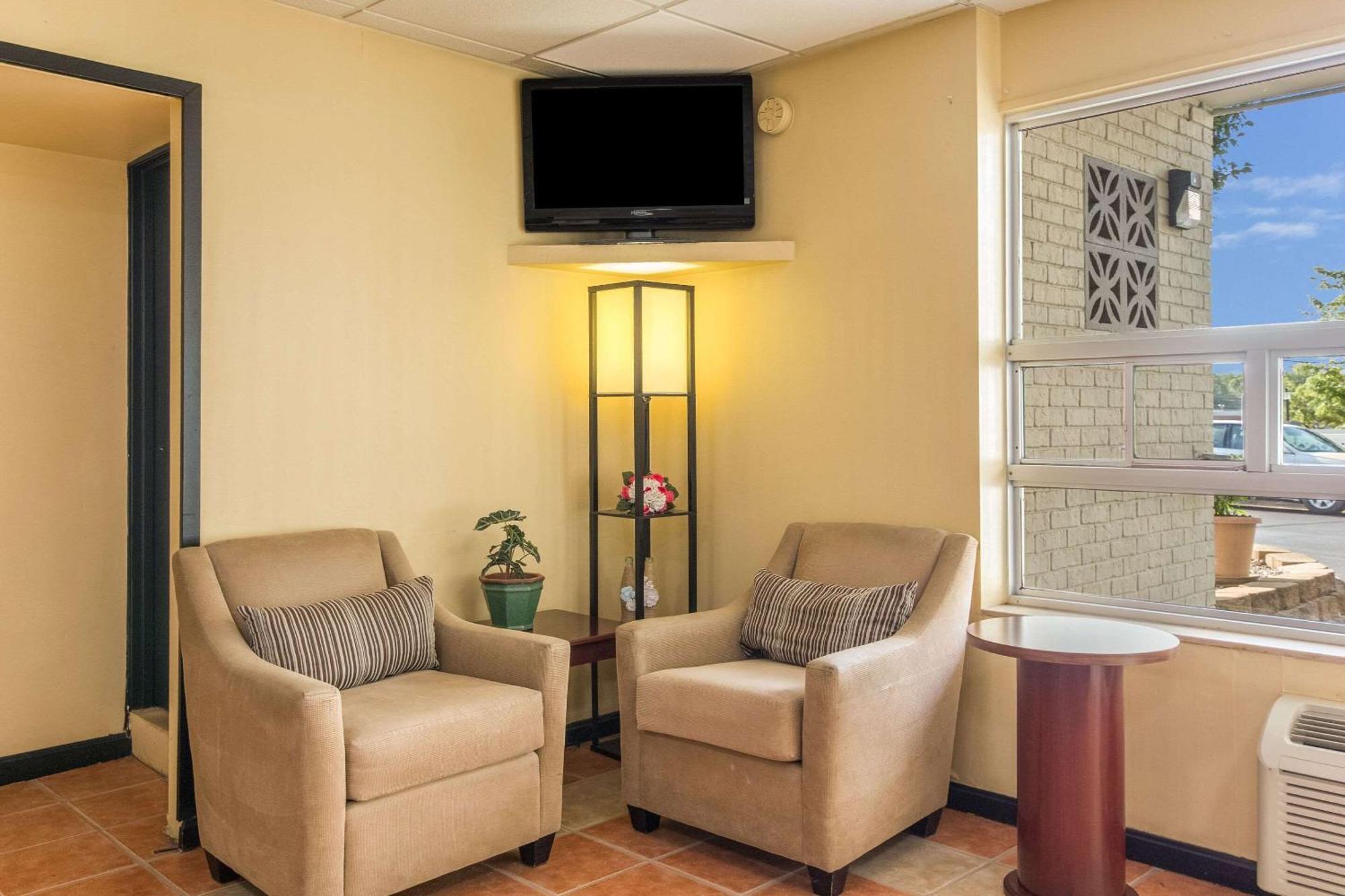 Radcliff Econo Lodge Fort Knox מראה חיצוני תמונה