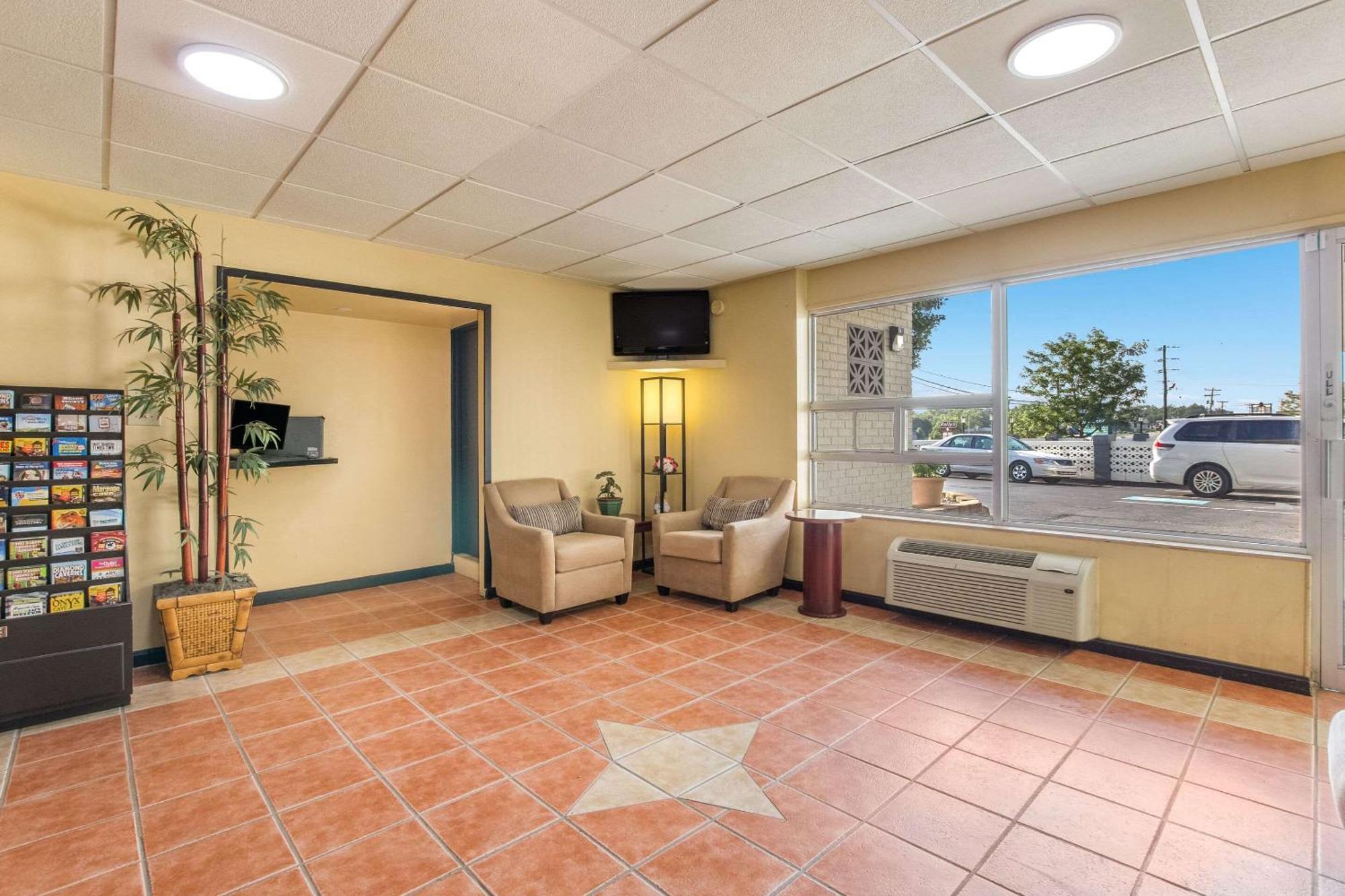 Radcliff Econo Lodge Fort Knox מראה חיצוני תמונה